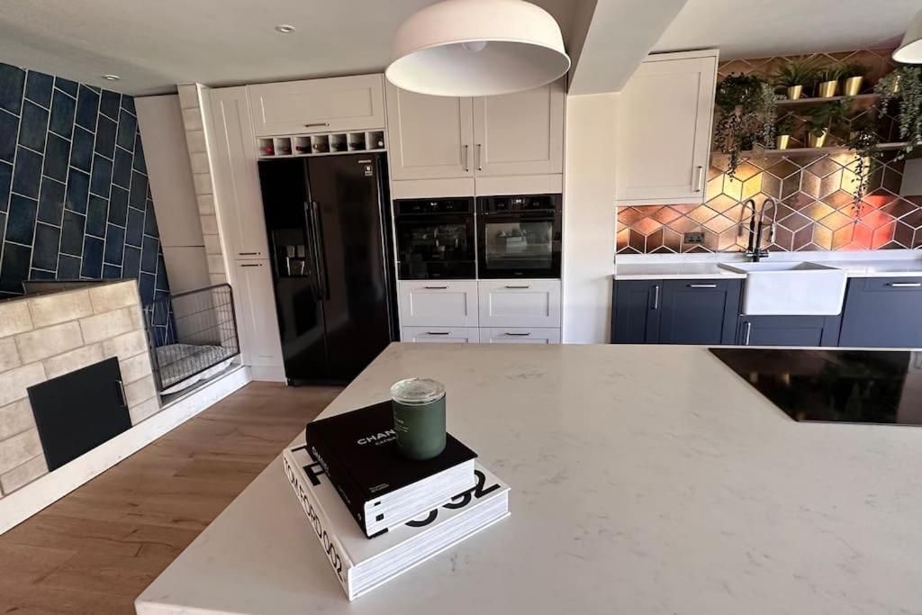 Formby, Spacious True Bungalow Steps From Beach Exteriör bild